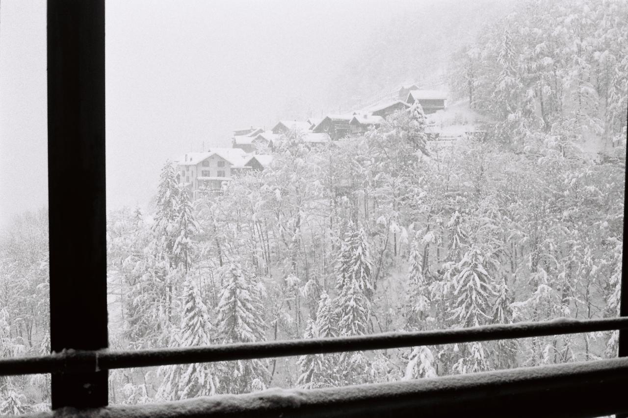 Lieu Secret Dans Les Alpes Suisses Vila Le Tretien Exterior foto