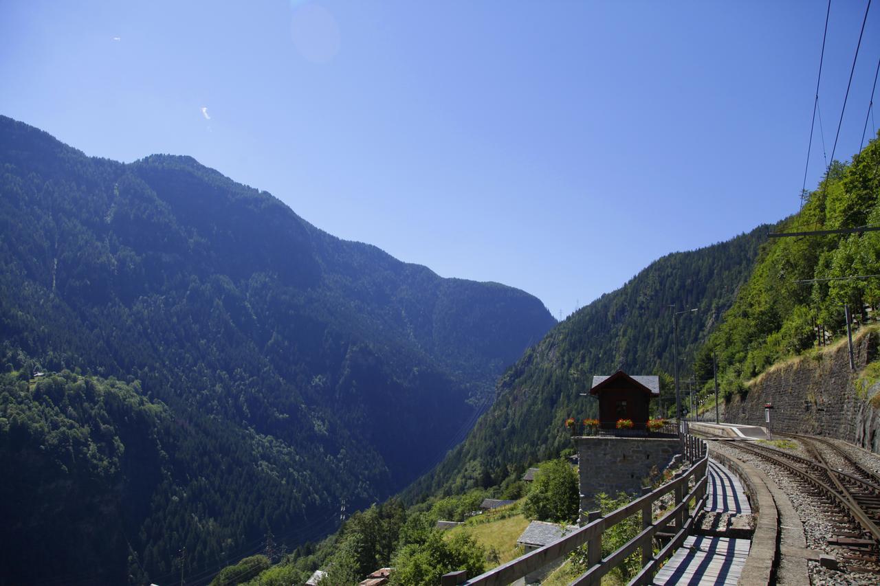 Lieu Secret Dans Les Alpes Suisses Vila Le Tretien Exterior foto