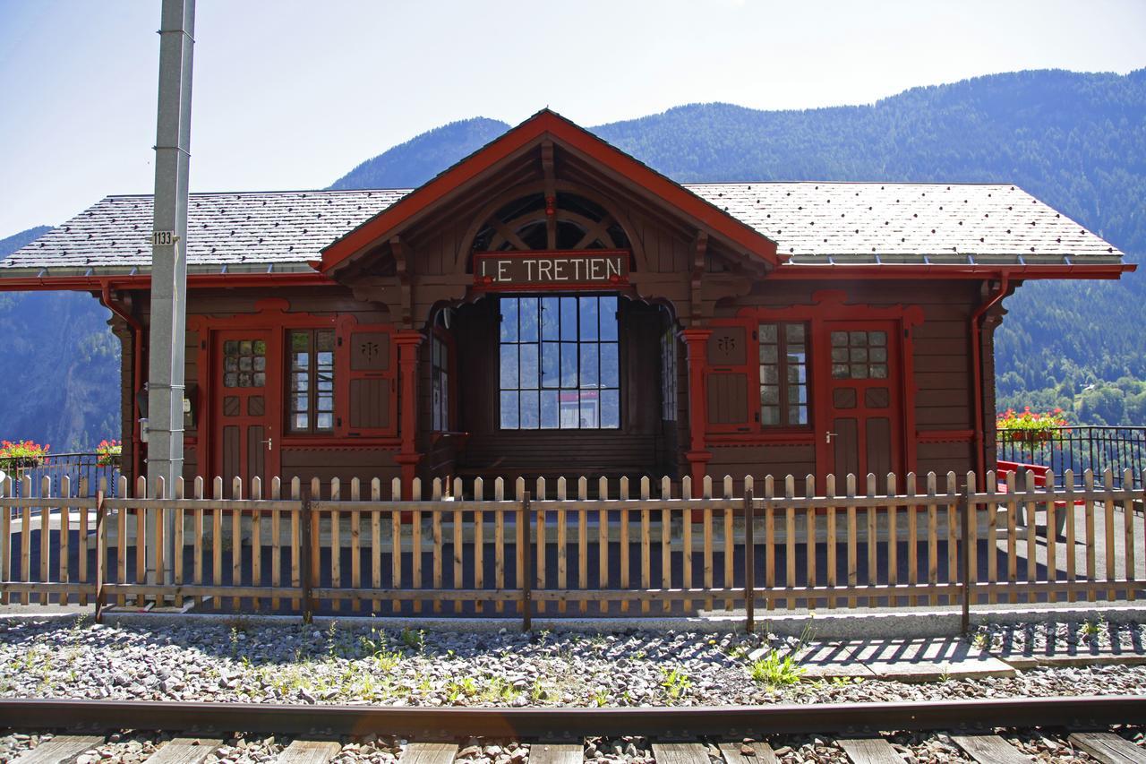 Lieu Secret Dans Les Alpes Suisses Vila Le Tretien Exterior foto