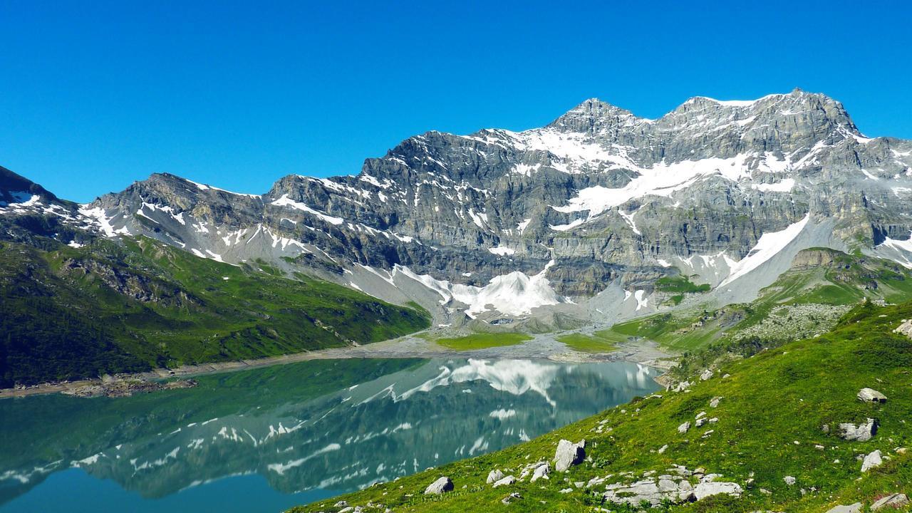 Lieu Secret Dans Les Alpes Suisses Vila Le Tretien Exterior foto