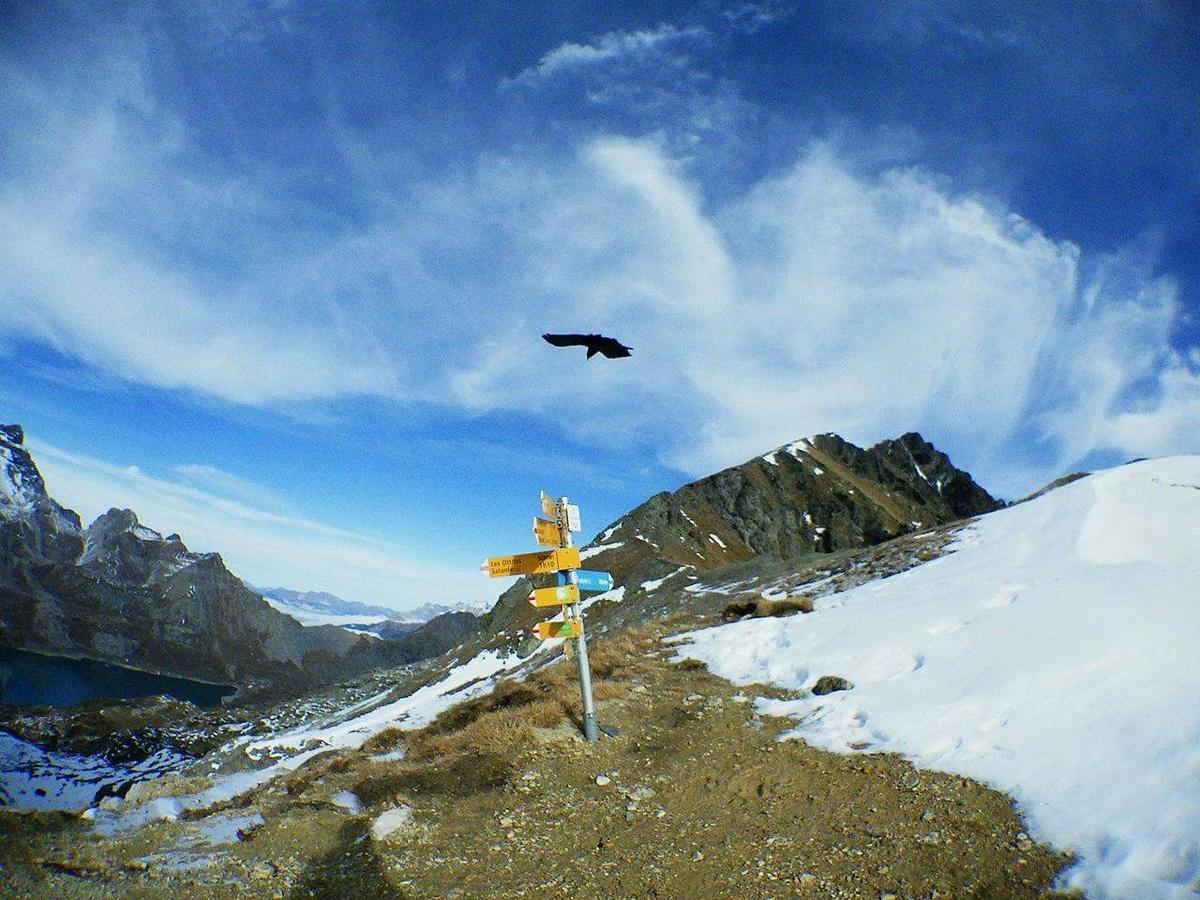 Lieu Secret Dans Les Alpes Suisses Vila Le Tretien Exterior foto